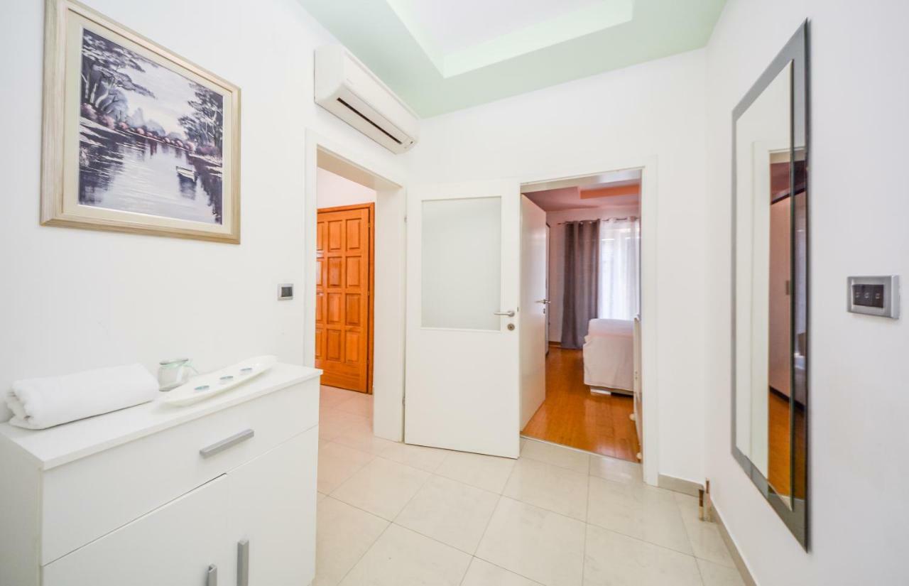 Apartments Lupe Split Bagian luar foto